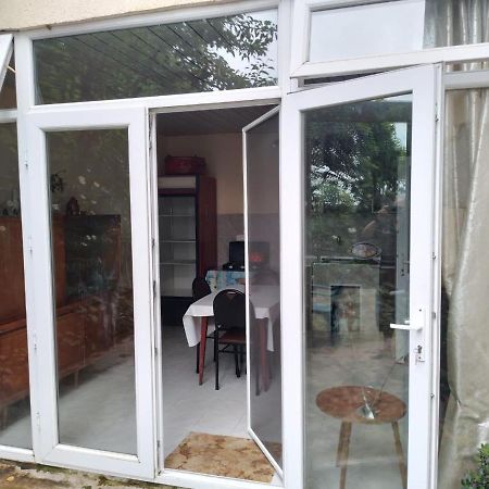 Merabi And Neli Guest House Махинджаури Экстерьер фото