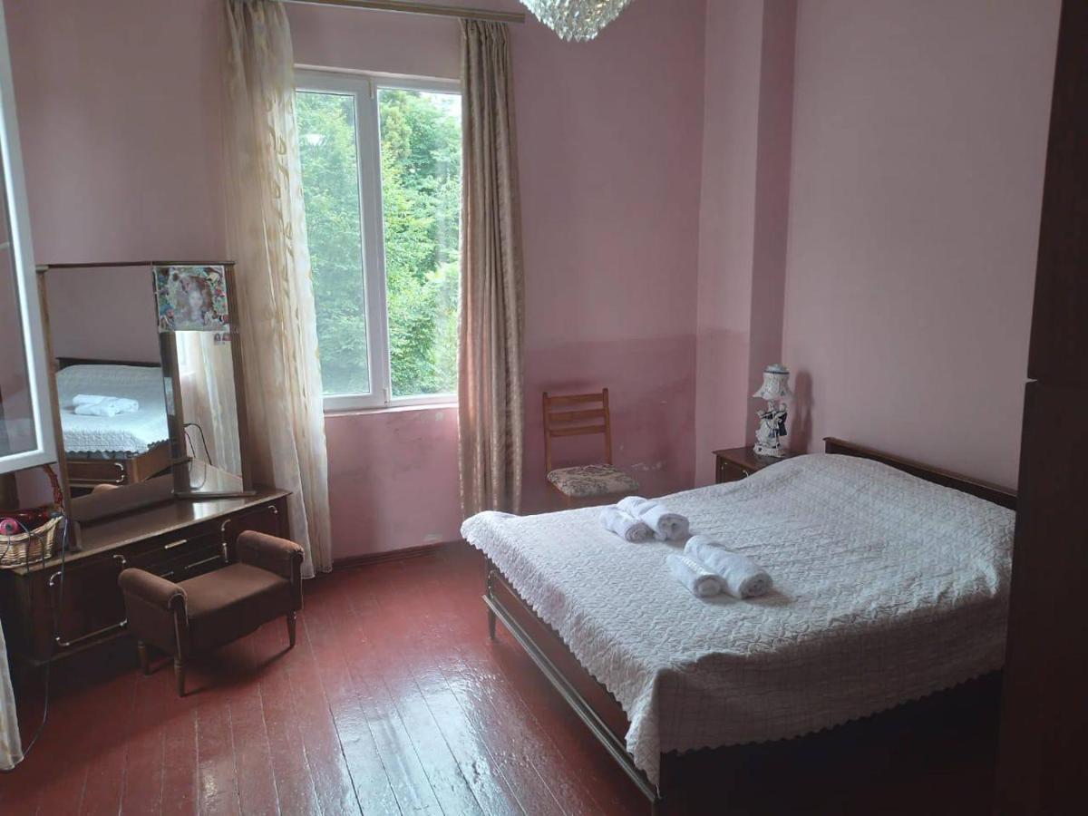 Merabi And Neli Guest House Махинджаури Экстерьер фото