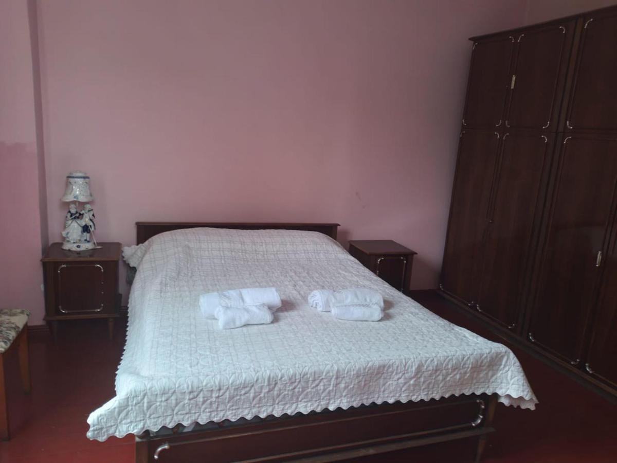 Merabi And Neli Guest House Махинджаури Экстерьер фото