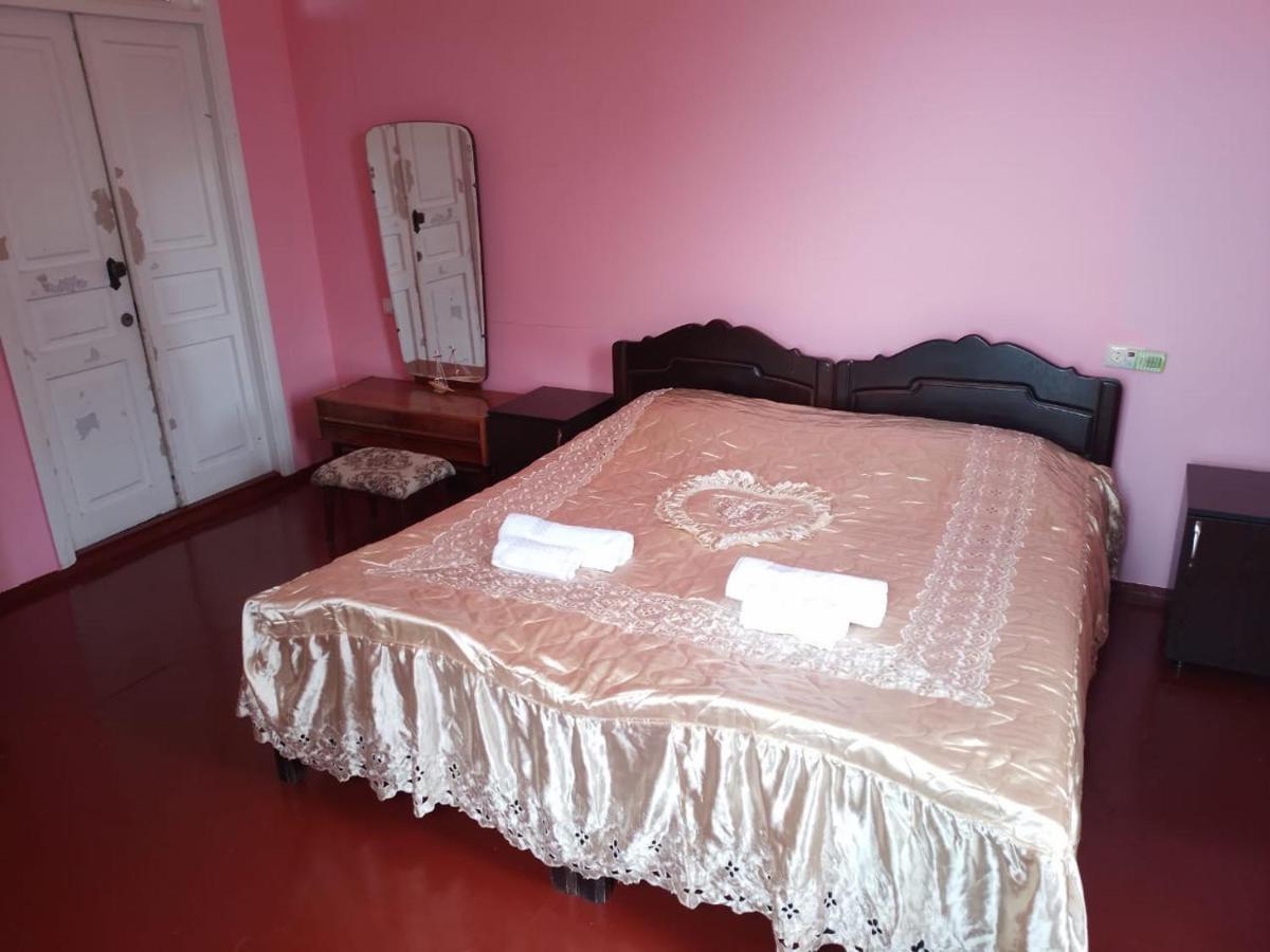 Merabi And Neli Guest House Махинджаури Экстерьер фото