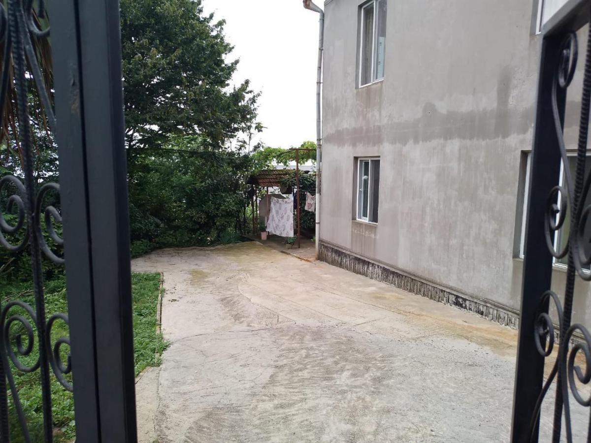 Merabi And Neli Guest House Махинджаури Экстерьер фото