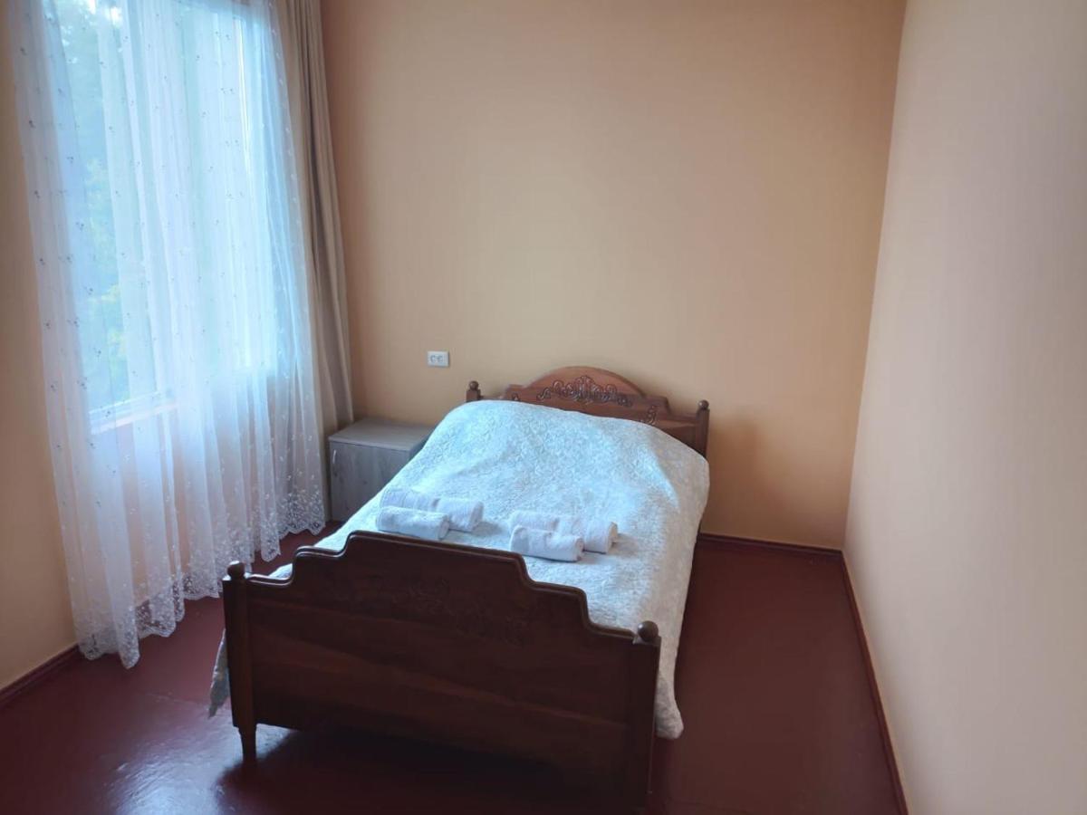 Merabi And Neli Guest House Махинджаури Экстерьер фото