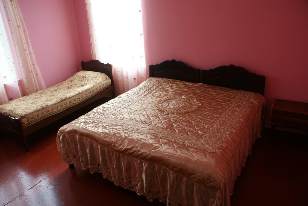 Merabi And Neli Guest House Махинджаури Номер фото