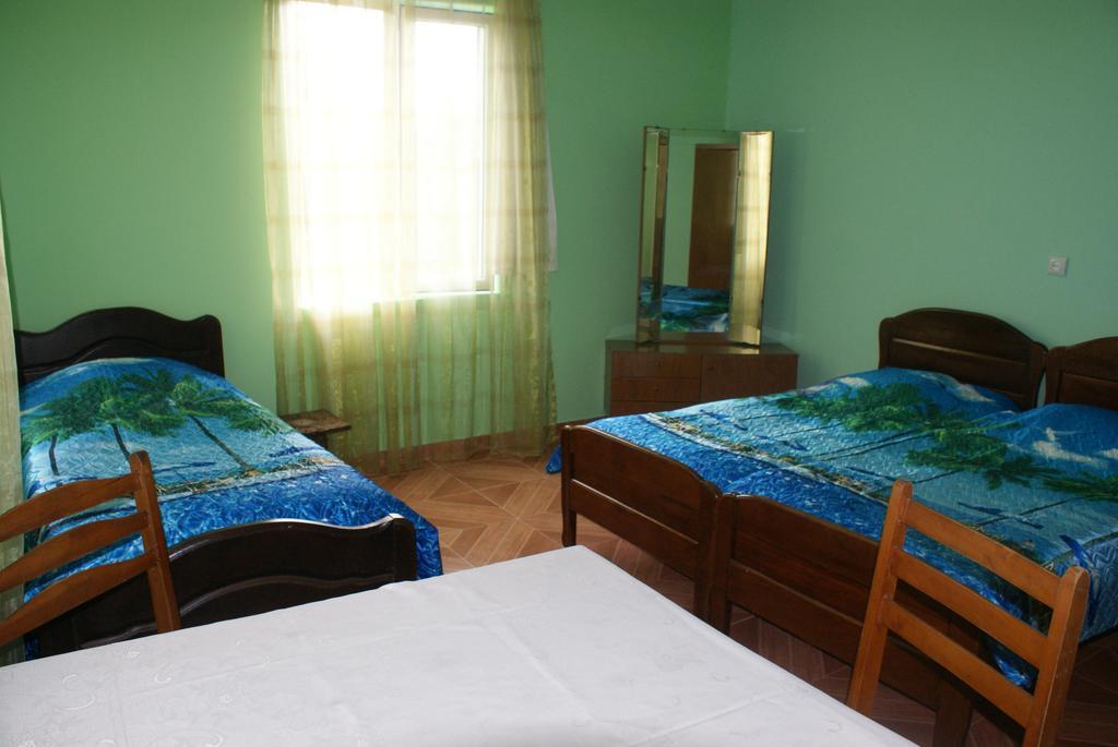 Merabi And Neli Guest House Махинджаури Номер фото