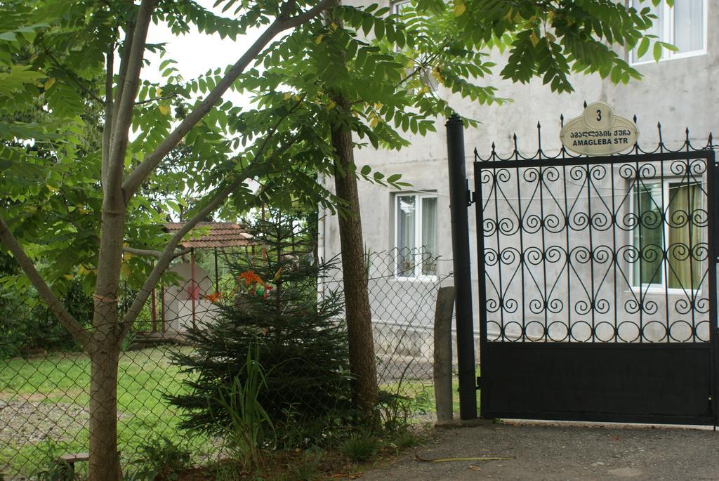 Merabi And Neli Guest House Махинджаури Номер фото