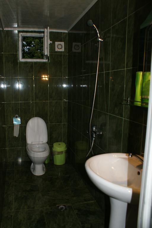 Merabi And Neli Guest House Махинджаури Номер фото