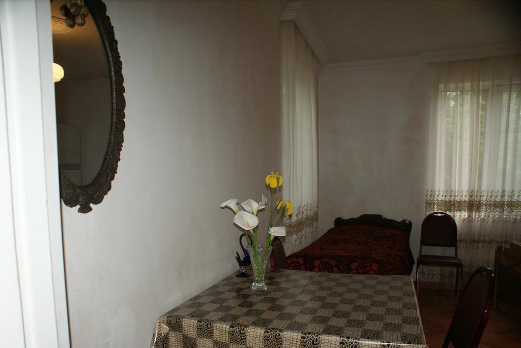 Merabi And Neli Guest House Махинджаури Экстерьер фото