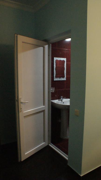 Merabi And Neli Guest House Махинджаури Экстерьер фото