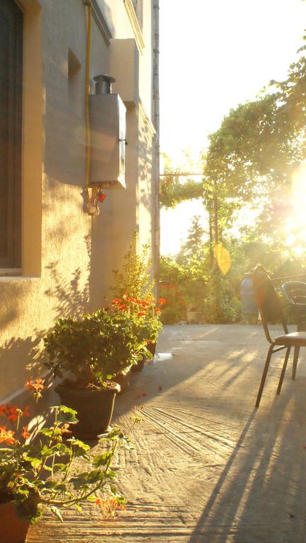 Merabi And Neli Guest House Махинджаури Экстерьер фото