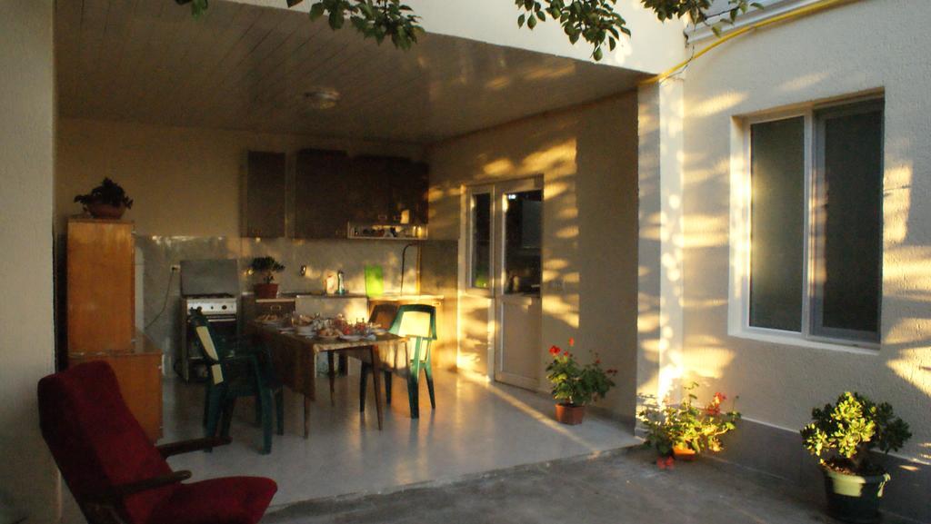 Merabi And Neli Guest House Махинджаури Экстерьер фото