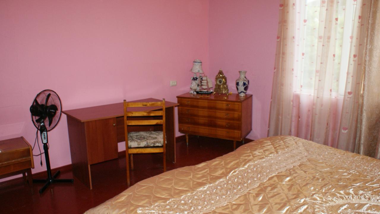 Merabi And Neli Guest House Махинджаури Экстерьер фото