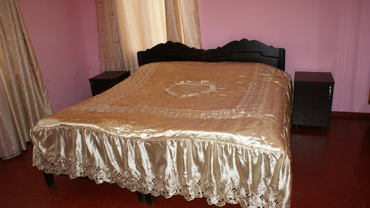 Merabi And Neli Guest House Махинджаури Экстерьер фото