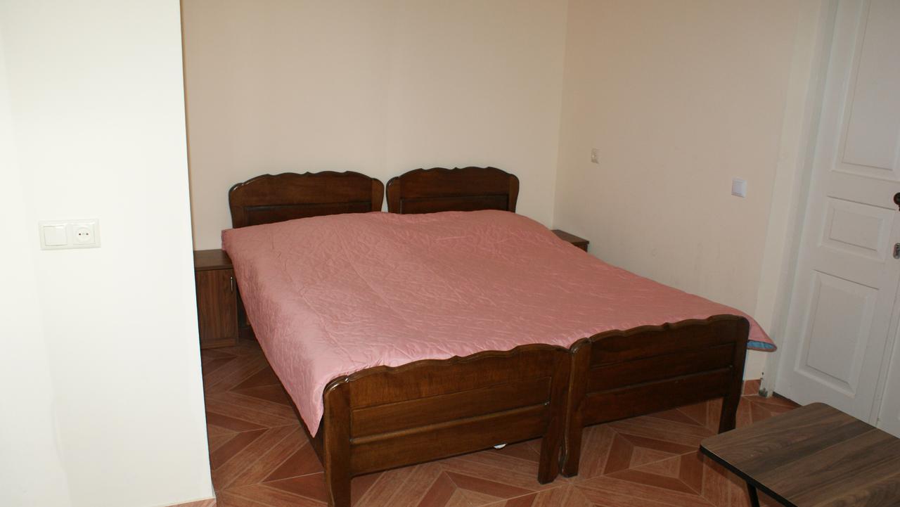 Merabi And Neli Guest House Махинджаури Экстерьер фото