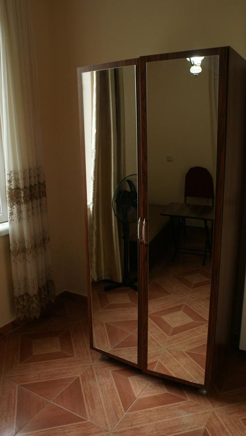 Merabi And Neli Guest House Махинджаури Экстерьер фото